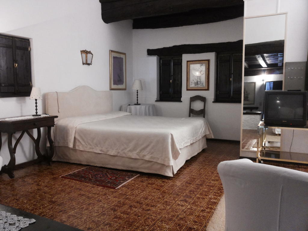 Motto Del Gallo Hotell Taverne Rum bild
